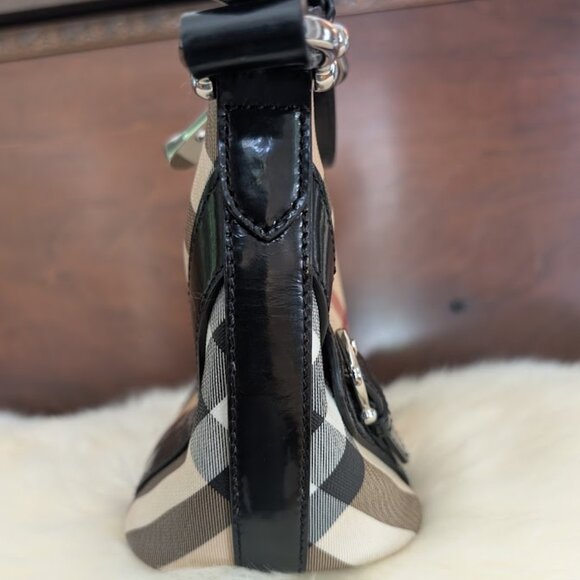 Authentic Burberry Nova Check Black Patent Leather shoulder bag. - Picture 8 of 13